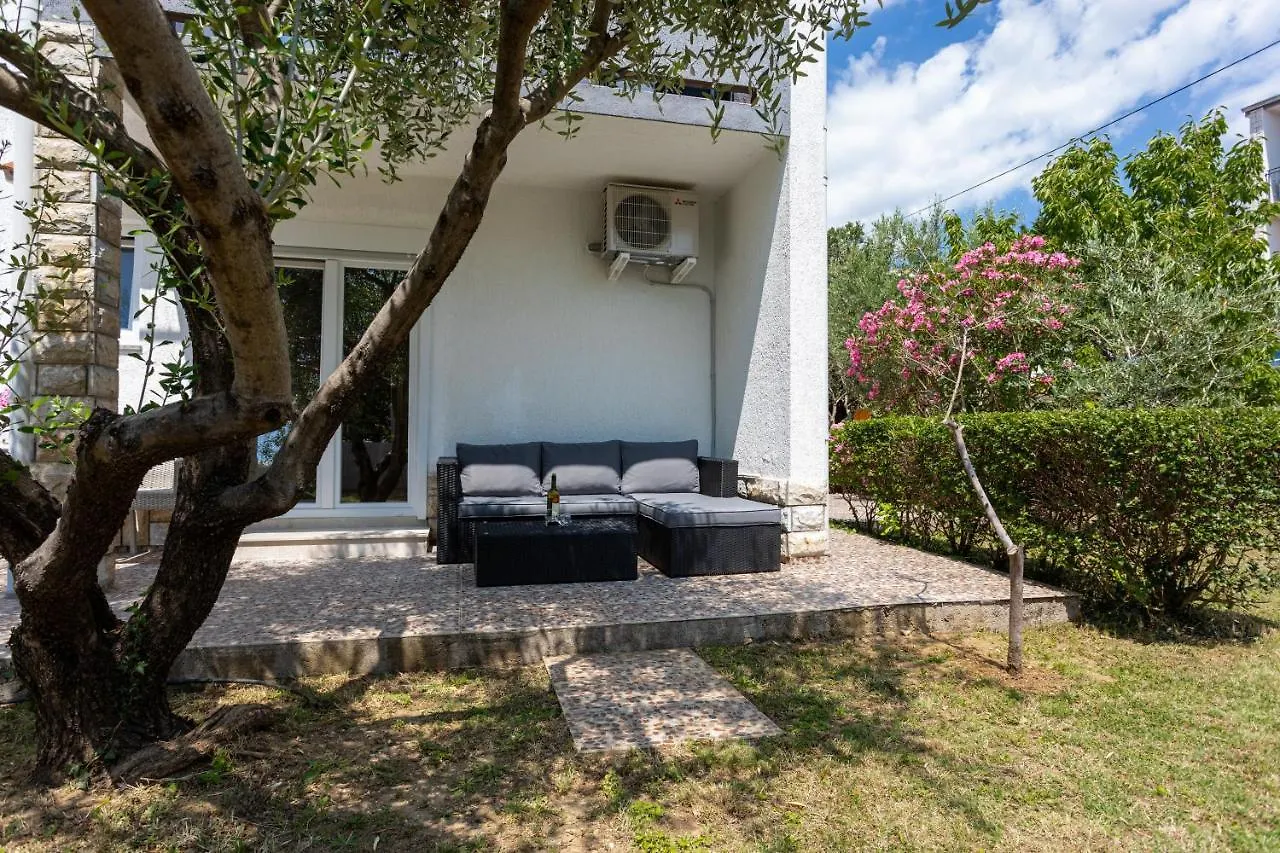 Apartments With A Parking Space Baska, Krk - 18818 克罗地亚